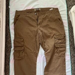 Men’s 38x32 Wrangler tan work pants. Good condition.